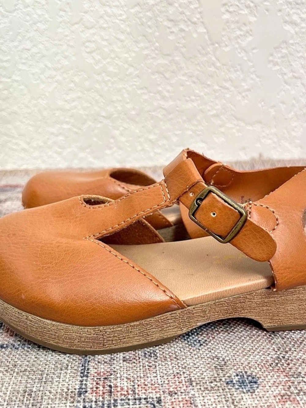 Tan girls Clogs shoes  Brown US 10